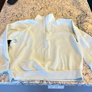 Like new Men’s Lululemon Steady state half zip. Color is a very light aqua.